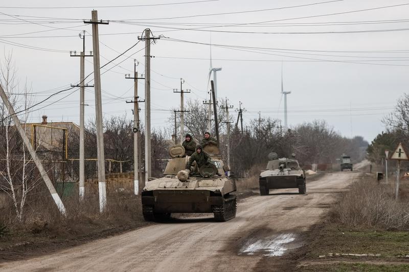 Blindate rusești la marginea orașului Mariupol, Foto: Sergei Bobylev / TASS / Profimedia Images