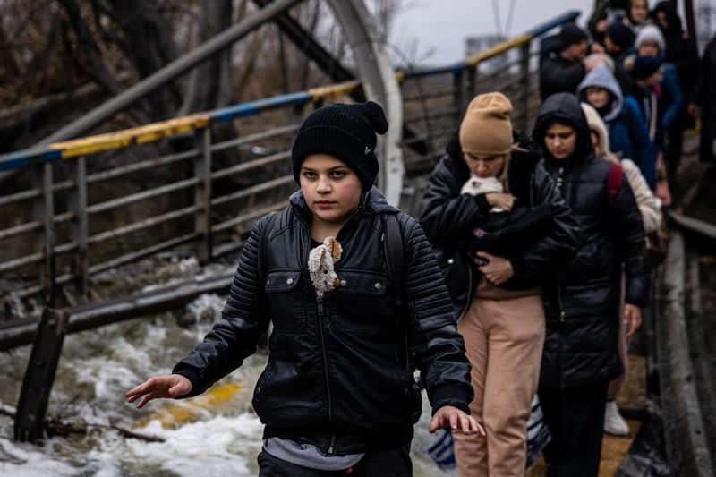 Copii ucraineni evacuati din Irpin, Foto: Dimitar DILKOFF / AFP / Profimedia