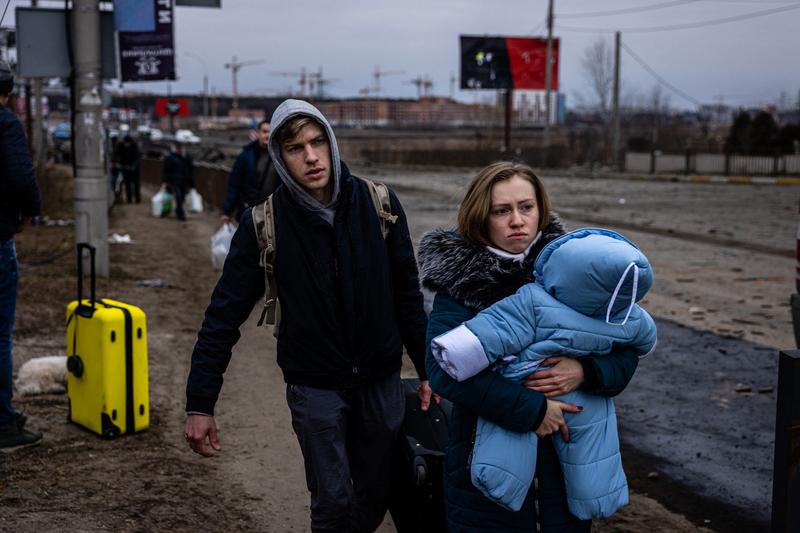 Civili ucraineni evacuati din Irpin, Foto: Dimitar DILKOFF / AFP / Profimedia