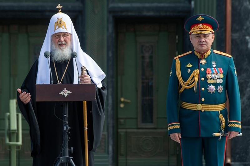 Patriarhul Kiril al Rusiei alaturi de ministrul apararii Serghei Soigu, Foto: Evgeny Odinokov / Sputnik / Profimedia Images