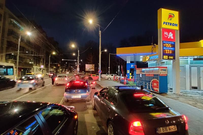 Coada benzinarie in Bucuresti, Foto: Hotnews