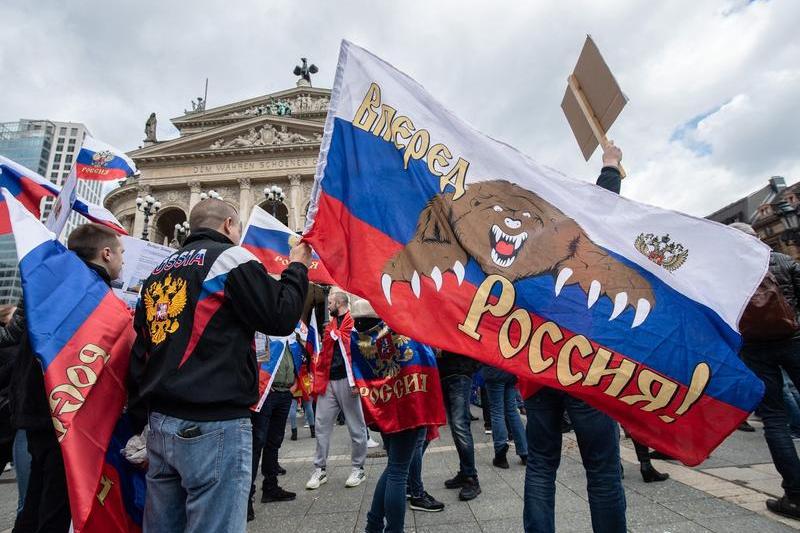 Manifestaţie pro-Rusia în Frankfurt, Germania, Foto: BORIS ROESSLER / AFP / Profimedia