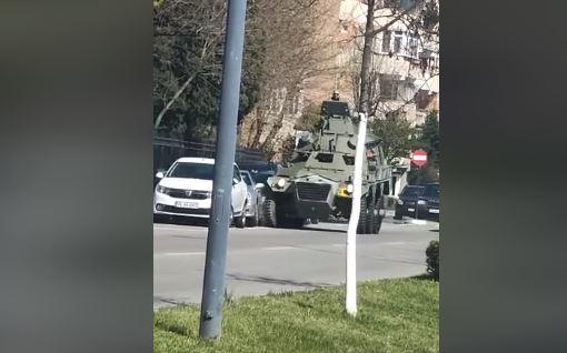 Cu blindatul pe strada in Valcea, Foto: Facebook -Saptamana in Oltenia