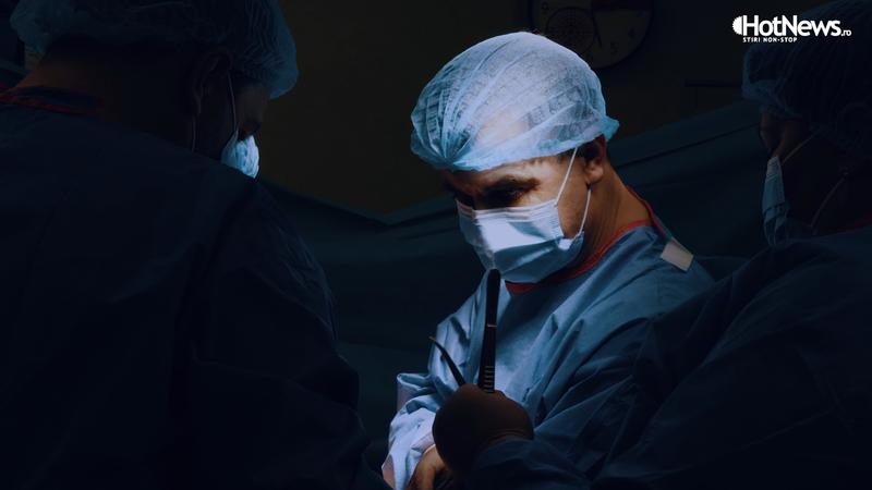 Medic in sala de operatie (Brasov), Foto: Adi Iacob / HotNews