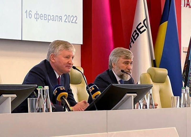 Rinat Ahmetov (stanga) vrea sa reconstruiasca orasul Mariupol, Foto: Handout / AFP / Profimedia