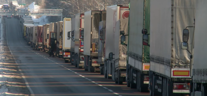 coloane de camioane la granita dintre Polonia si Belarus, Foto: Captura YouTube