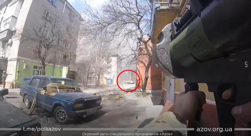 Atacul Azov asupra unui blindat rusesc, Foto: Captura video