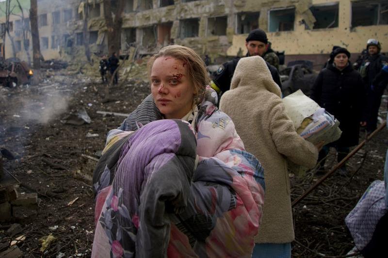 Razboi in Ucraina - maternitate bombardata, Foto: Mstyslav Chernov / AP - The Associated Press / Profimedia