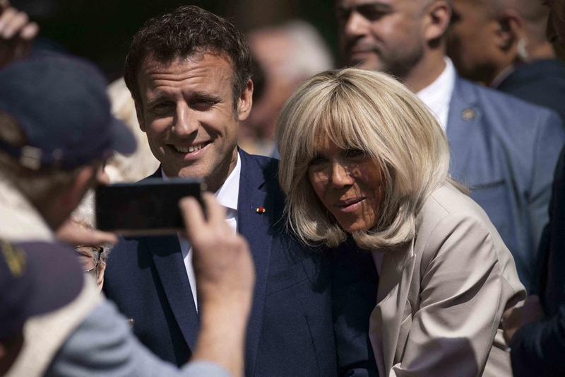Emmanuel și Brigitte Macron, baie de mulțime la Touquet, Foto: JB Autissier / Panoramic / Bestimage / Profimedia