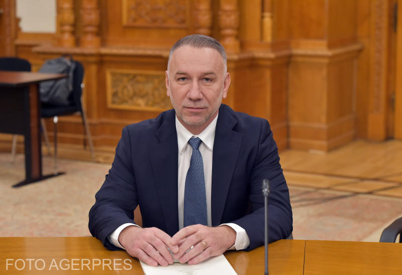 Judecătorul CCR Bogdan Licu afirmă că și el a fost în Trupele de Securitate, la fel ca Lucian Pahonțu. Ce spune că făcea la Revoluție