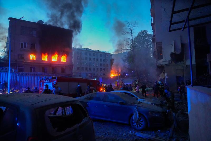 Rușii au lovit cu rachete clădiri din Kiev, Foto: Efrem Lukatsky / AP - The Associated Press / Profimedia
