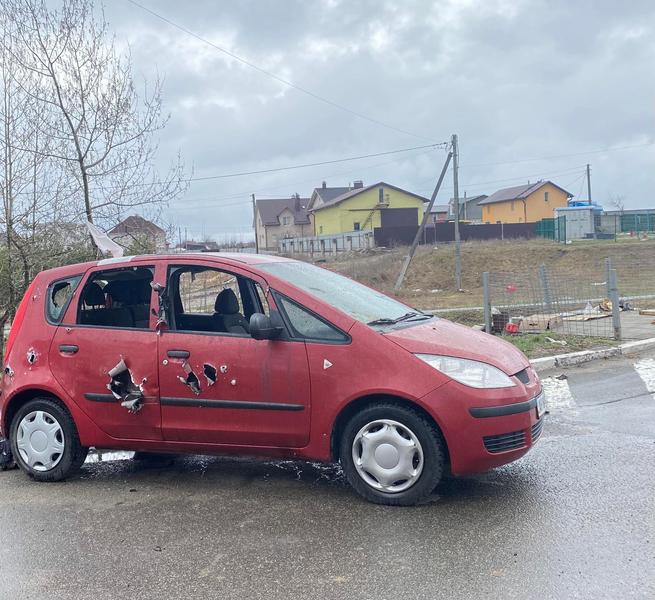 Masina ciuruita, Bucha, Foto: Hotnews