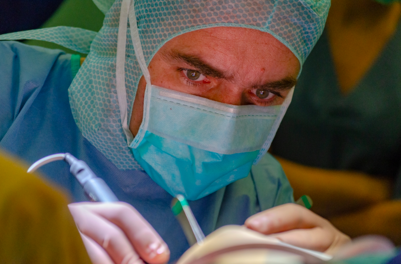 Dr. Claudiu Matei operand, Foto: MedLife