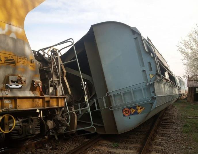 Vagon de marfa rasturnat, Foto: CFR Infrastructura