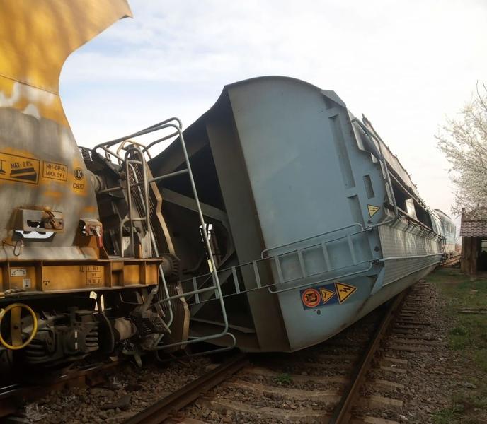 Vagon de marfa rasturnat, Foto: CFR Infrastructura