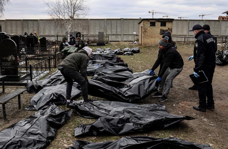 IMAGINI EXPLICITE - Cadavre aliniate in Bucha pentru a fi identificate, Foto: Ronaldo Schemidt / AFP / Profimedia Images