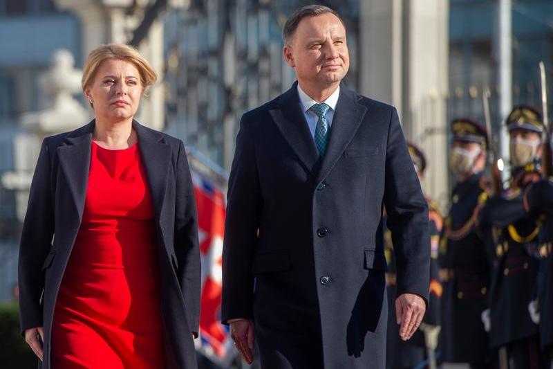 Preşedinta Slovaciei, Zuzana Caputova şi președintele Poloniei, Andrzej Duda, Foto: Martin Baumann / AP - The Associated Press / Profimedia