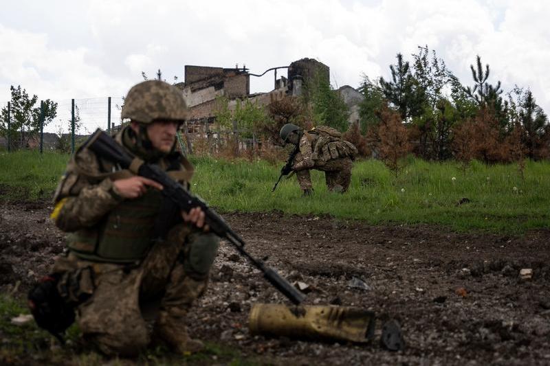 Soldati ucraineni in timpul luptelor din Ucraina, in apropiere de Harkov, Foto: Mstyslav Chernov / AP - The Associated Press / Profimedia