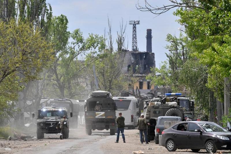 Luptătorii ucraineni evacuați din Azovstal sunt preluați de trupele ruse și pro-ruse din autoproclamata Republică Populară Doneţk, Foto: Alexey Kudenko / Sputnik / Profimedia