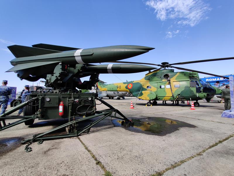 Rachete HAWK și un elicopter IAR 330 Puma, Foto: HotNews.ro / Victor Cozmei