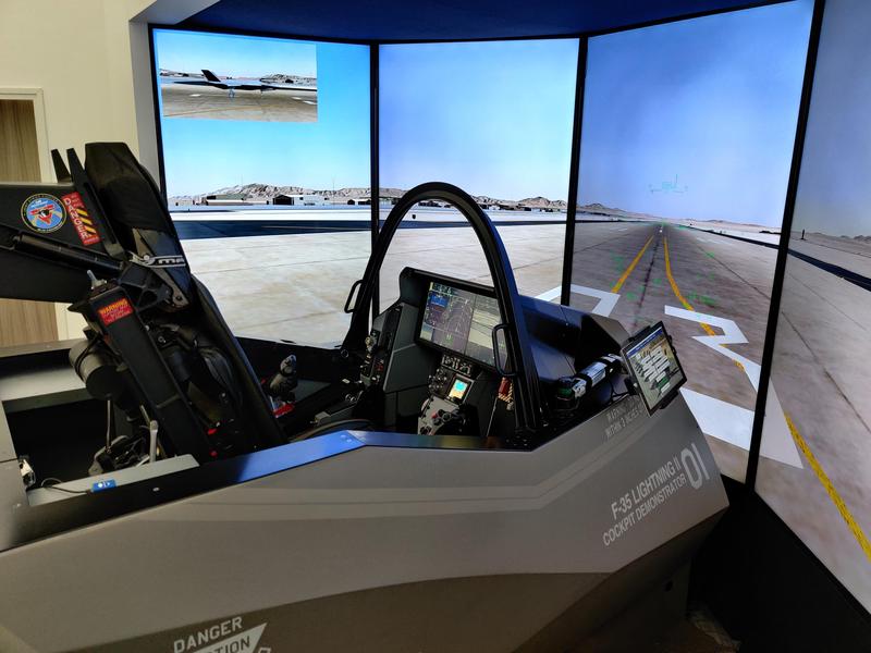 Simulator de F-35, Foto: HotNews.ro / Victor Cozmei