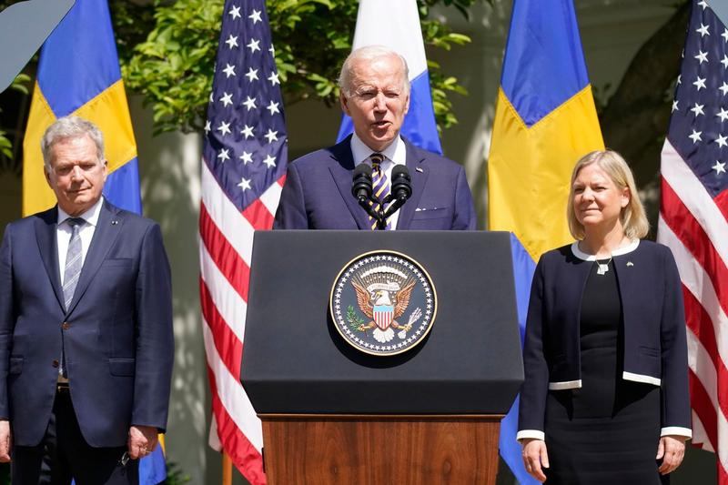 Președintele Statelor Unite, Joe Biden, prim-ministrul Suediei, Magdalena Andersson, și președintele Finlandei, Sauli Niinisto, la Casa Albă, Foto: Andrew Harnik / AP / Profimedia