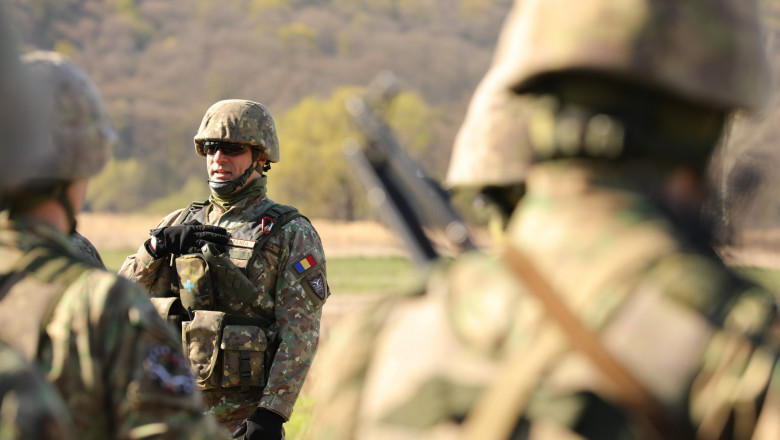 Pregătirea militarilor voluntari: 1.000-10.000 pe an, spune generalul Vlad