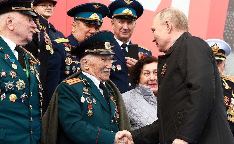 Presedintele Vladimir Putin alaturi de veterani rusi, Foto: EyePress News / Shutterstock Editorial / Profimedia Images