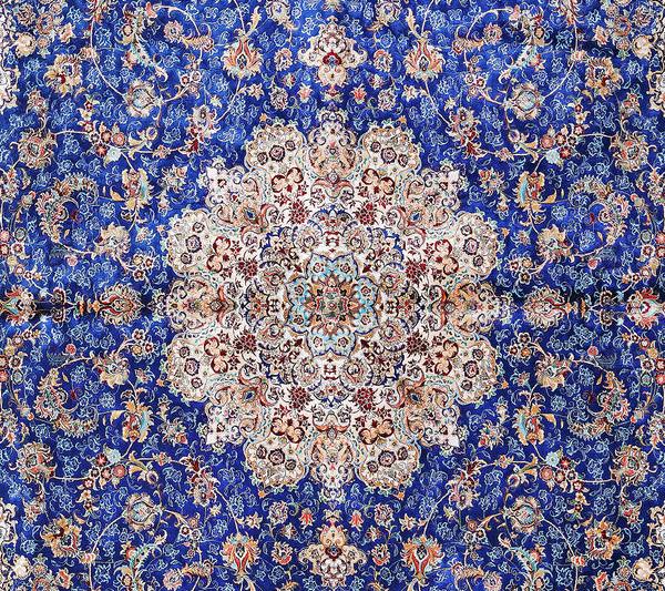 Covor Qum (Ghom) din mătase, decorat cu motive florale, Iran, a doua jumătate a sec. XX, Foto: Artmark