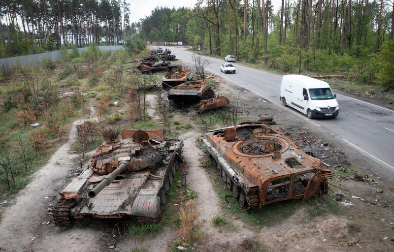 Rămășițele unor tancuri rusești distruse în războiul din Ucraina, Foto: Efrem Lukatsky / AP - The Associated Press / Profimedia