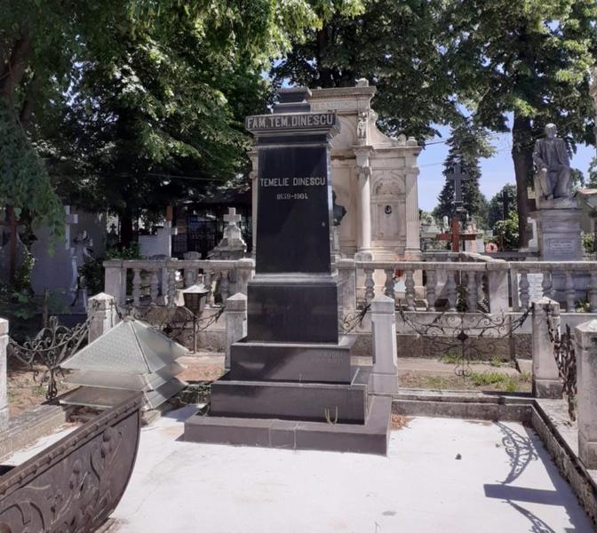 Bustul unui fost primar furat dintr-un cimitir, Foto: Ziarul Incomod