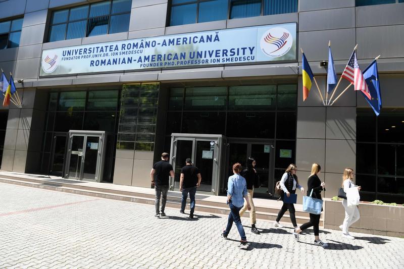 75% dintre absolvenții Universității Româno-Americane (URA) ajung să profeseze în domeniul pentru care s-au pregătit, Foto: Universitatea Româno-Americană