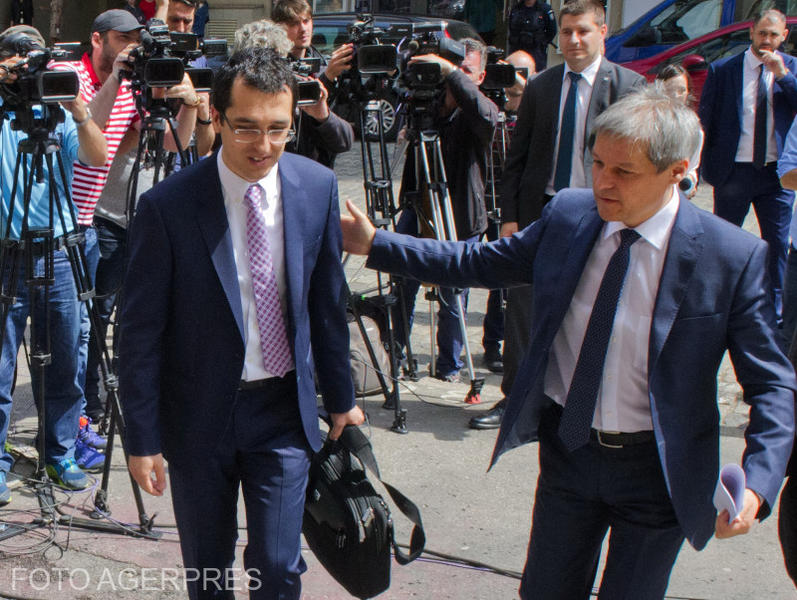 Vlad Voiculescu si Dacian Ciolos, Foto: AGERPRES