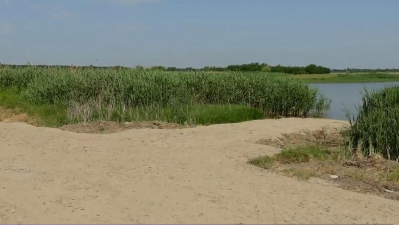 Primaria din Mitreni a amenajat o plaja pentru nudiste, Foto: Captura video