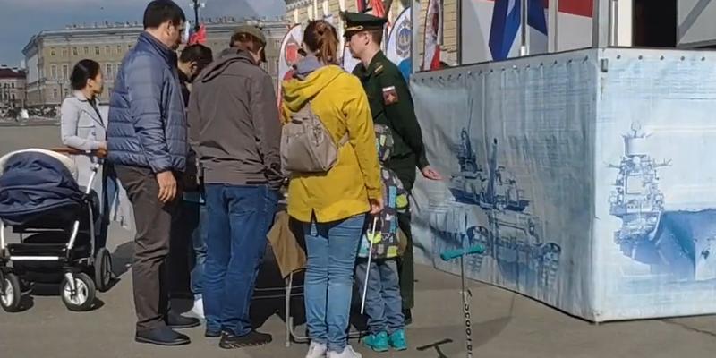 aparent punct de recrutare pentru serviciul militar pe strazile din Rusia, Foto: Captura video