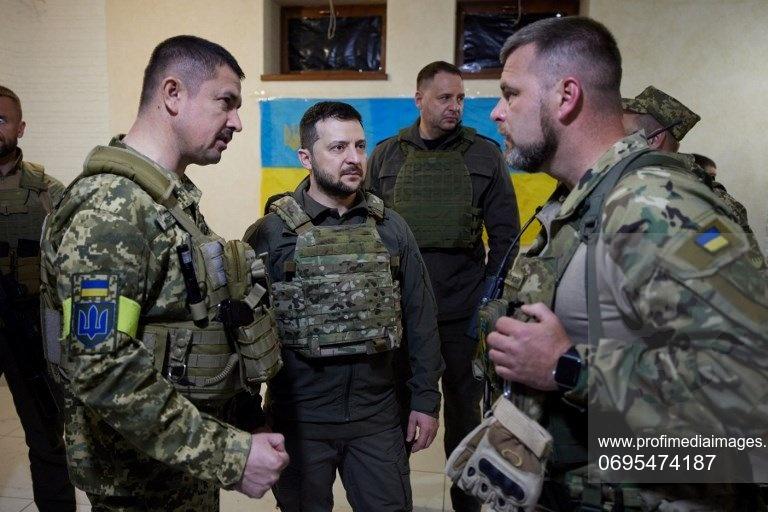 Volodimir Zelenski stand de vorba cu militari din regiunea Harkiv , Foto: STR / AFP / Profimedia