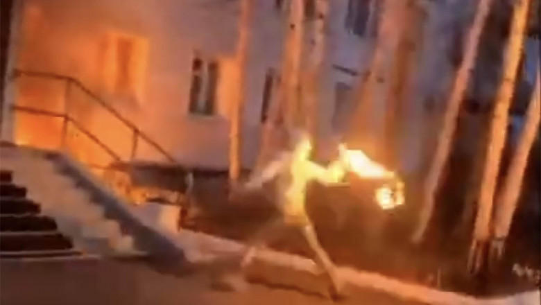 Un barbat din regiunea Moscova ataca un centru militar de recrutare cu mai multe cocktailuri Molotov, Foto: Captura video