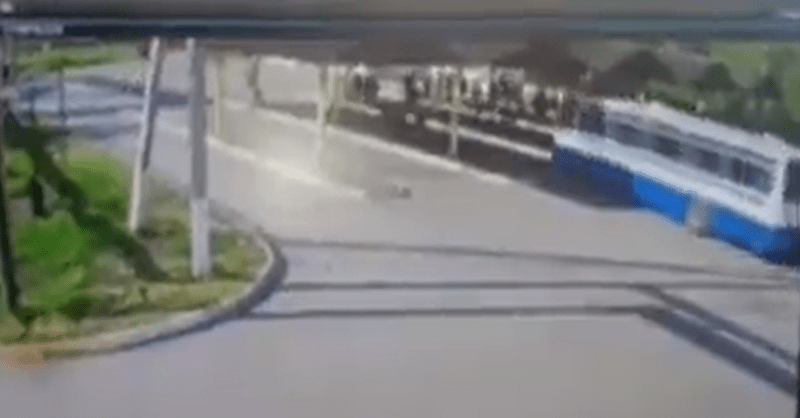 atac in Avdiivka, in timp ce mai multe persoane asteptau un autobuz, Foto: Captura video