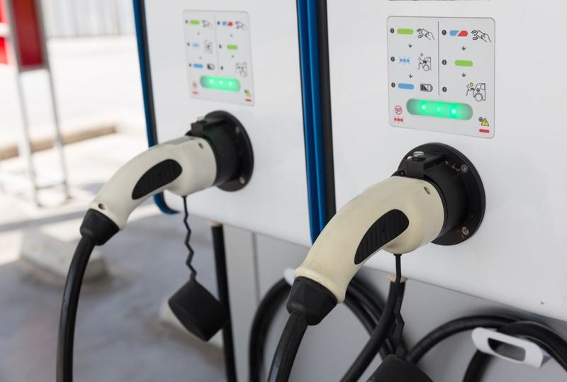 Masina electrica la incarcat, Foto: K Chaichalor, Dreamstime.com