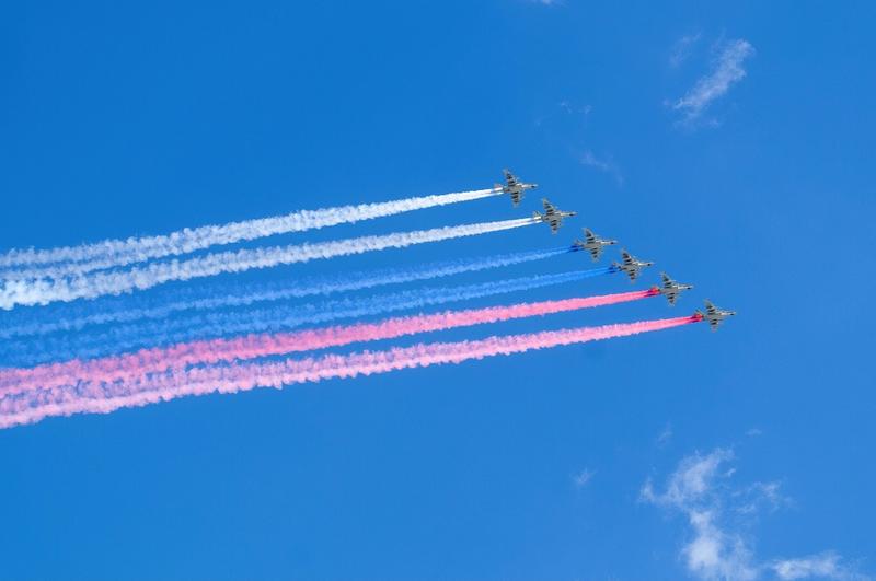 Avioane facand repetitii pentru parada de 9 mai, Foto: Denis Thaust/SOPA Images / Shutterstock Editorial / Profimedia