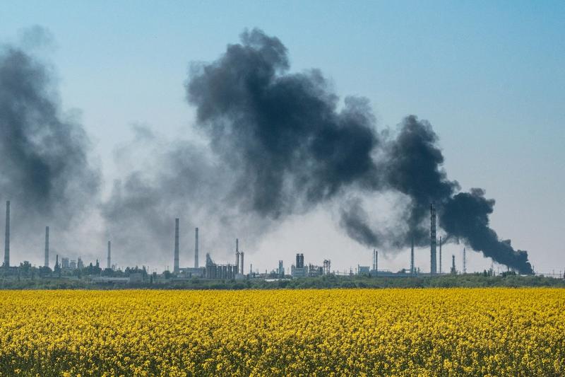 Rușii au bombardat o rafinărie din Lysychansk, Foto: Yasuyoshi CHIBA / AFP / Profimedia