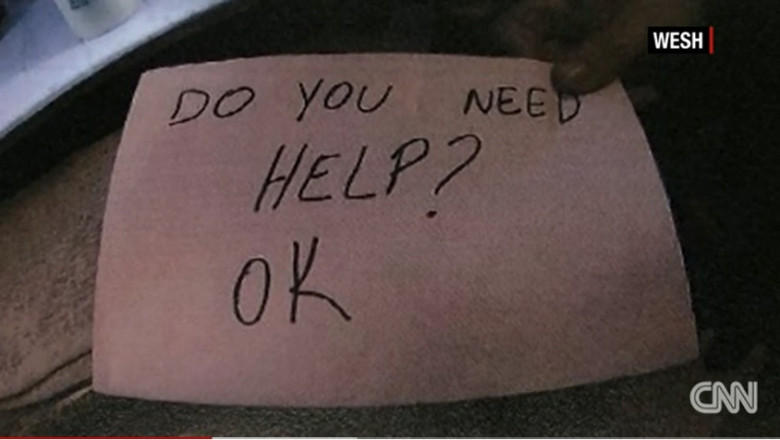 Biletul datorita caruia un copil torturat de tatal vitreg a fost salvat, Foto: Captura video - CNN