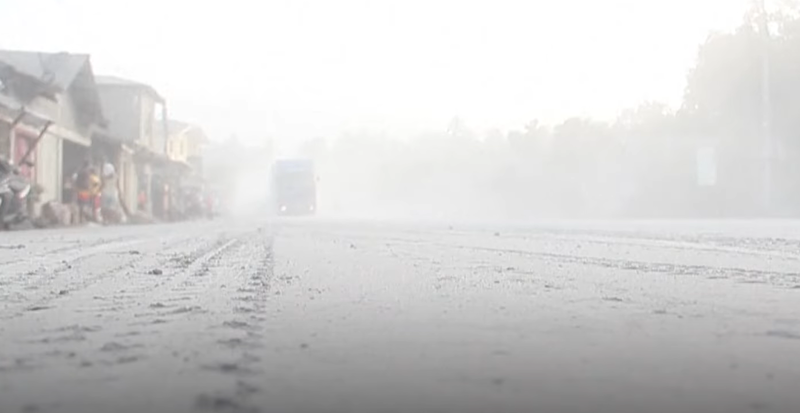 oras filipinez acoperit de cenusa vulcanica, Foto: Captura video