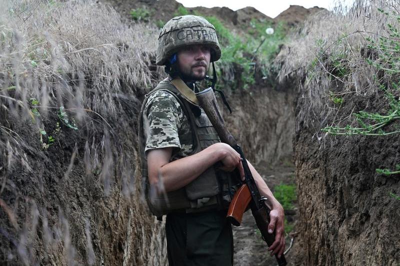 Soldat ucrainean într-un tranșeu, Foto: Genya Savilov / AFP / Profimedia Images