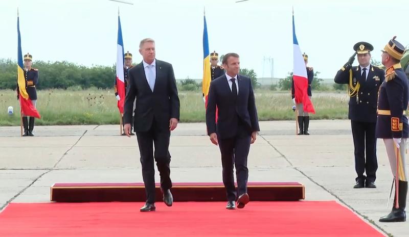 Macron si Iohannis la Mihail Kogalniceanu, Foto: Captura video