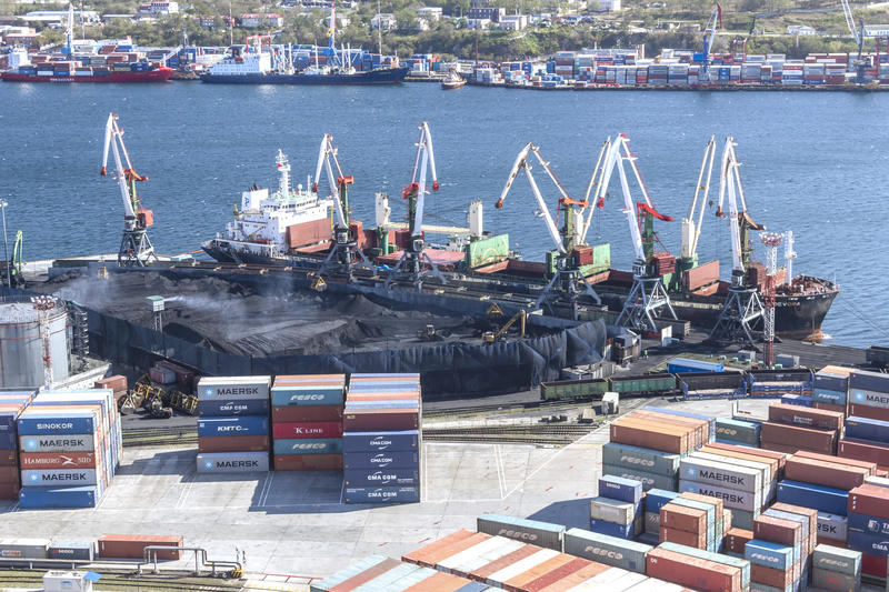 Vas încărcat cu cărbune în portul rusesc Vladivostok, Foto: DreamsTime