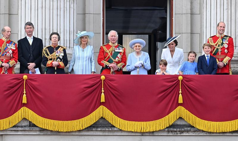 Familia regală s-a adunat alături de regina Elisabeta la balconul Palatului Buckingham, fără Meghan și Harry, pentru a urmări ceremonia Jubileului de Platină, Foto: Anthony Harvey / Shutterstock Editorial / Profimedia Images