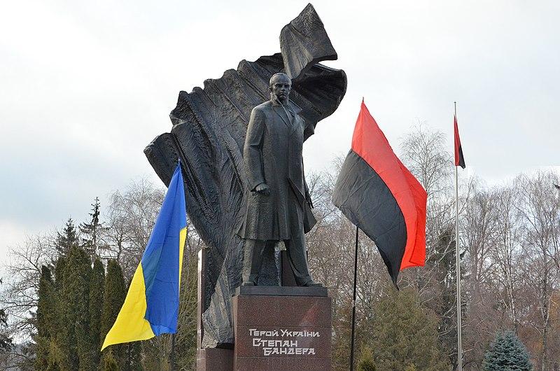 Statuia lui Stepan Bandera din Ternopil, Foto: Wikipedia