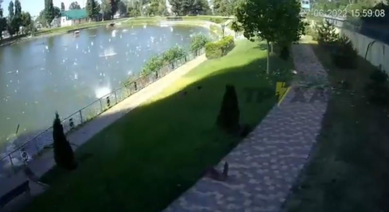 Imagini cu atacul asupra centrului comercial din Kremenciuk, surprinse dintr-un parc aflat in apropiere, Foto: Captura video