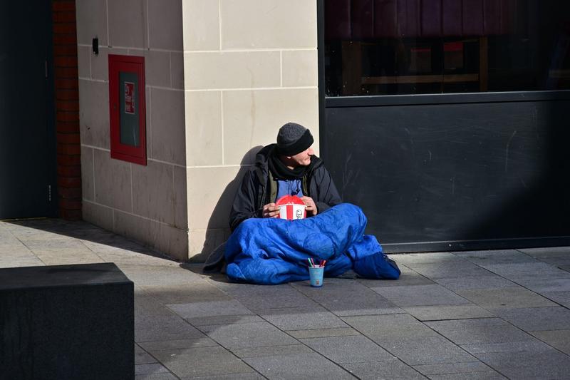 Barbat care cerseste, Foto: Watford Herts London / Alamy / Alamy / Profimedia